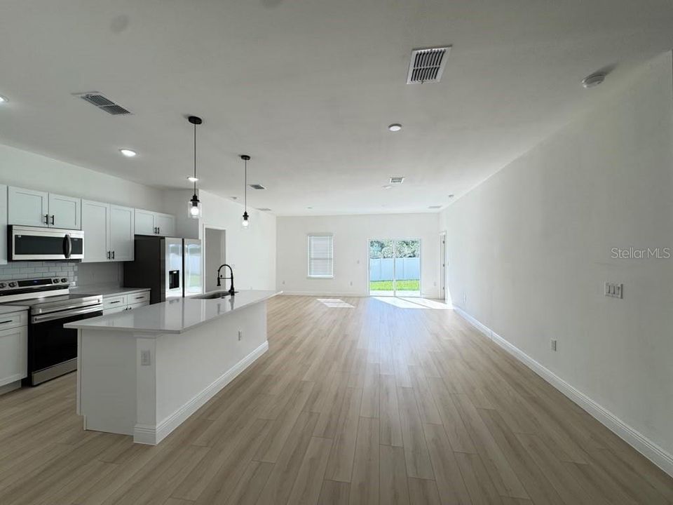 En Renta: $1,995 (4 camas, 2 baños, 1730 Pies cuadrados)