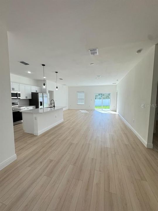 En Renta: $1,995 (4 camas, 2 baños, 1730 Pies cuadrados)