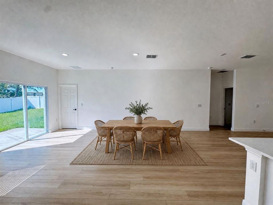 En Renta: $1,995 (4 camas, 2 baños, 1730 Pies cuadrados)