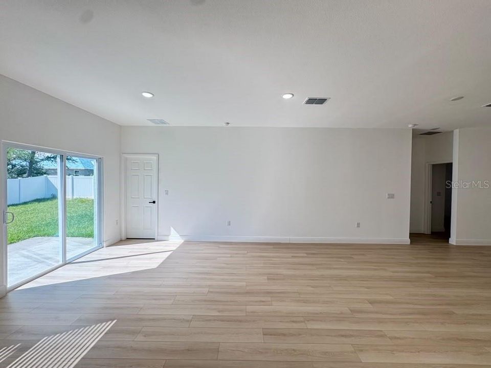 En Renta: $1,995 (4 camas, 2 baños, 1730 Pies cuadrados)