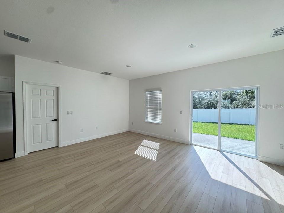 En Renta: $1,995 (4 camas, 2 baños, 1730 Pies cuadrados)