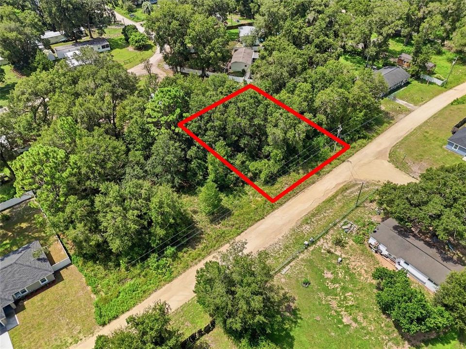 На продажу: $27,000 (0.22 acres)