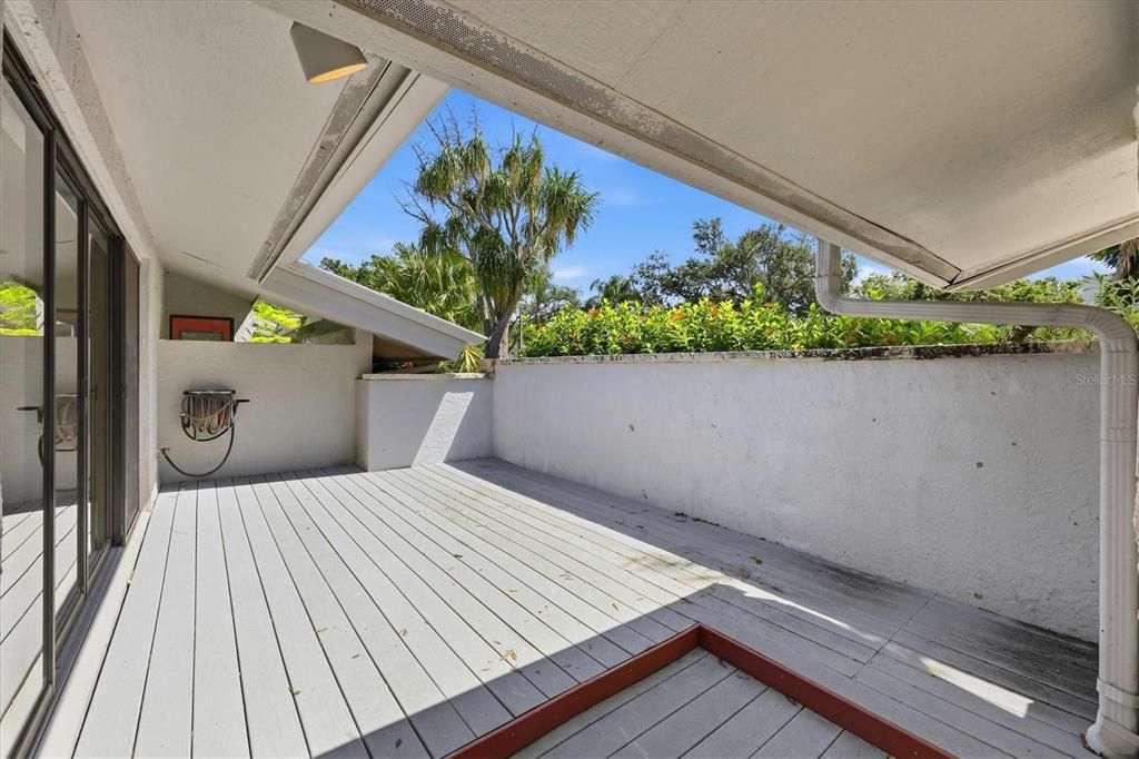 Под контрактом: $550,000 (3 спален, 2 ванн, 2433 Квадратных фут)