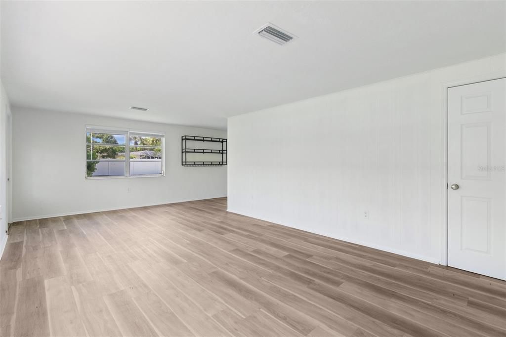 For Sale: $445,000 (3 beds, 2 baths, 1620 Square Feet)