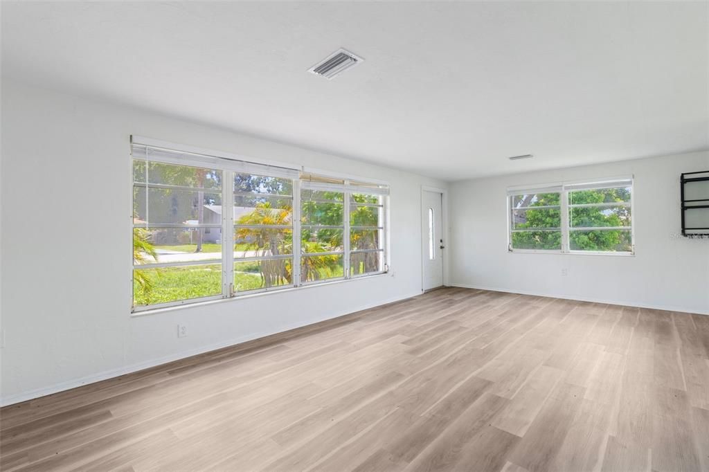 For Sale: $445,000 (3 beds, 2 baths, 1620 Square Feet)