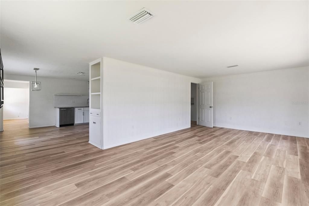 For Sale: $445,000 (3 beds, 2 baths, 1620 Square Feet)