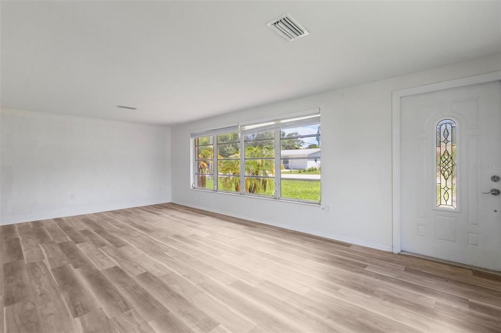 For Sale: $445,000 (3 beds, 2 baths, 1620 Square Feet)
