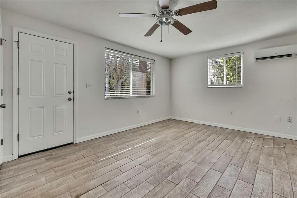 For Sale: $415,000 (6 beds, 0 baths, 1656 Square Feet)