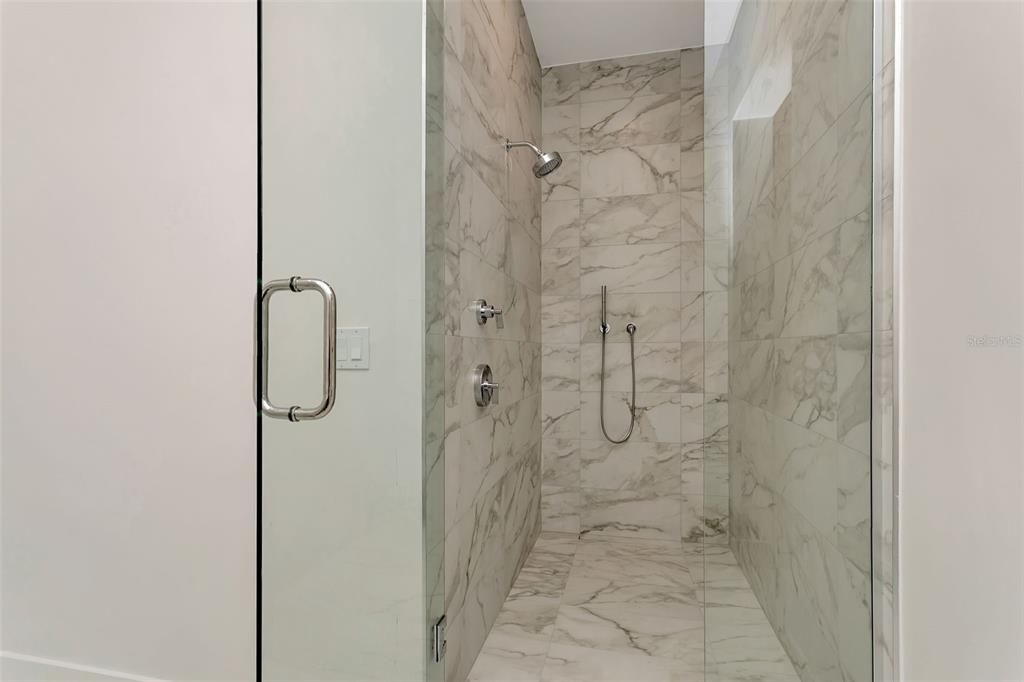 В аренду: $3,700 (1 спален, 1 ванн, 1039 Квадратных фут)