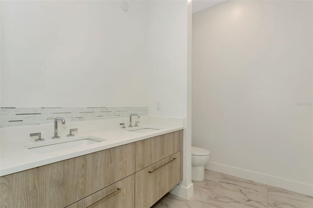 В аренду: $3,700 (1 спален, 1 ванн, 1039 Квадратных фут)
