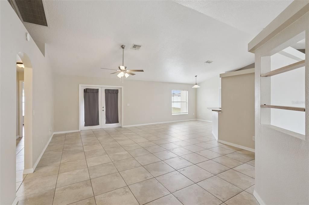 For Rent: $2,450 (4 beds, 2 baths, 1974 Square Feet)