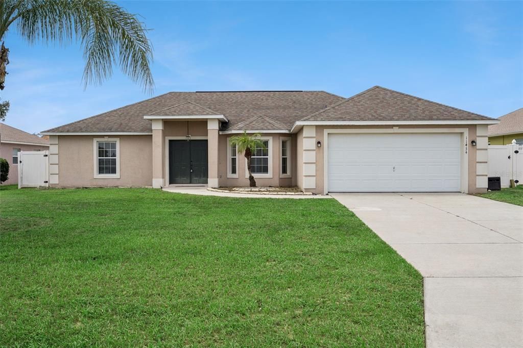 For Rent: $2,450 (4 beds, 2 baths, 1974 Square Feet)