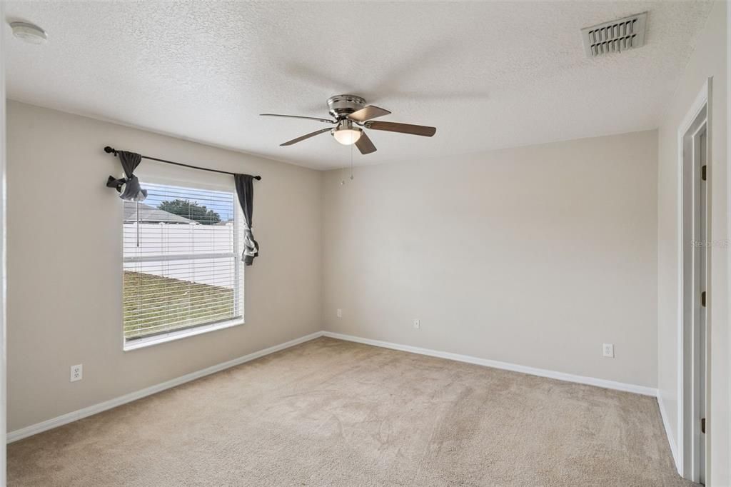For Rent: $2,450 (4 beds, 2 baths, 1974 Square Feet)