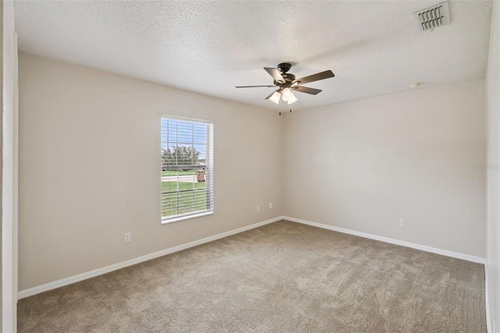 For Rent: $2,450 (4 beds, 2 baths, 1974 Square Feet)