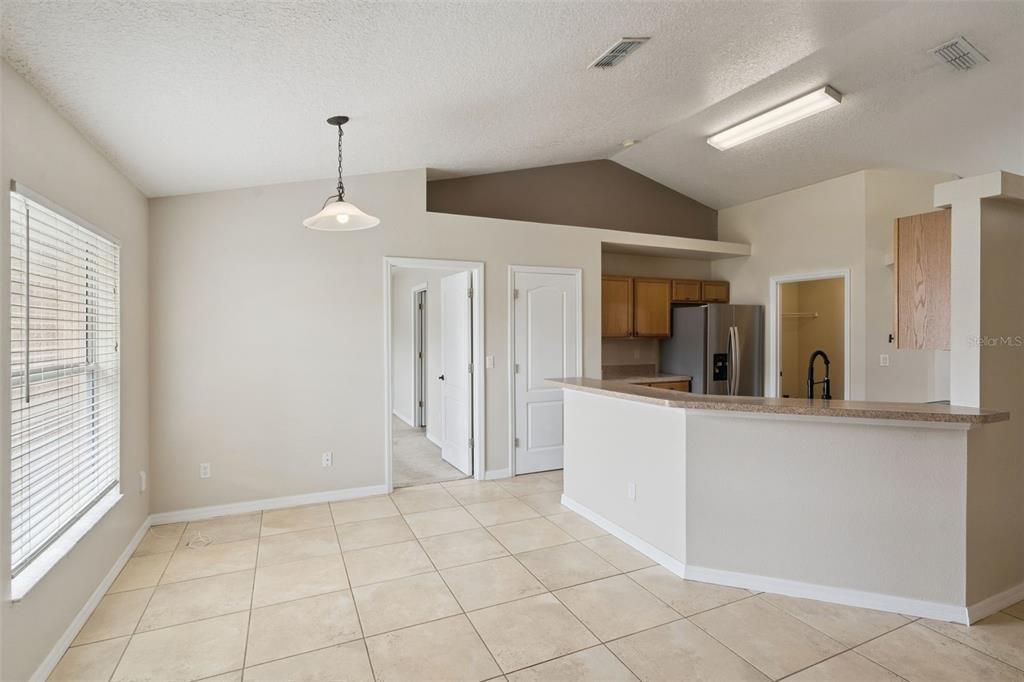 For Rent: $2,450 (4 beds, 2 baths, 1974 Square Feet)