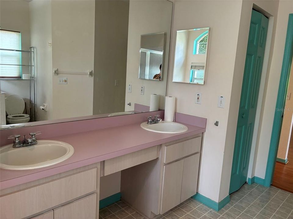 For Sale: $274,900 (3 beds, 2 baths, 1675 Square Feet)
