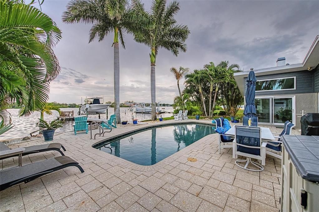 For Sale: $1,399,000 (3 beds, 2 baths, 2299 Square Feet)