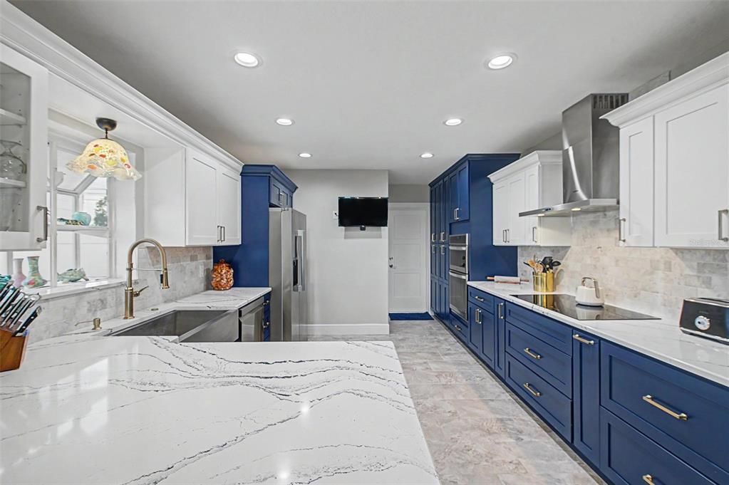 For Sale: $1,399,000 (3 beds, 2 baths, 2299 Square Feet)
