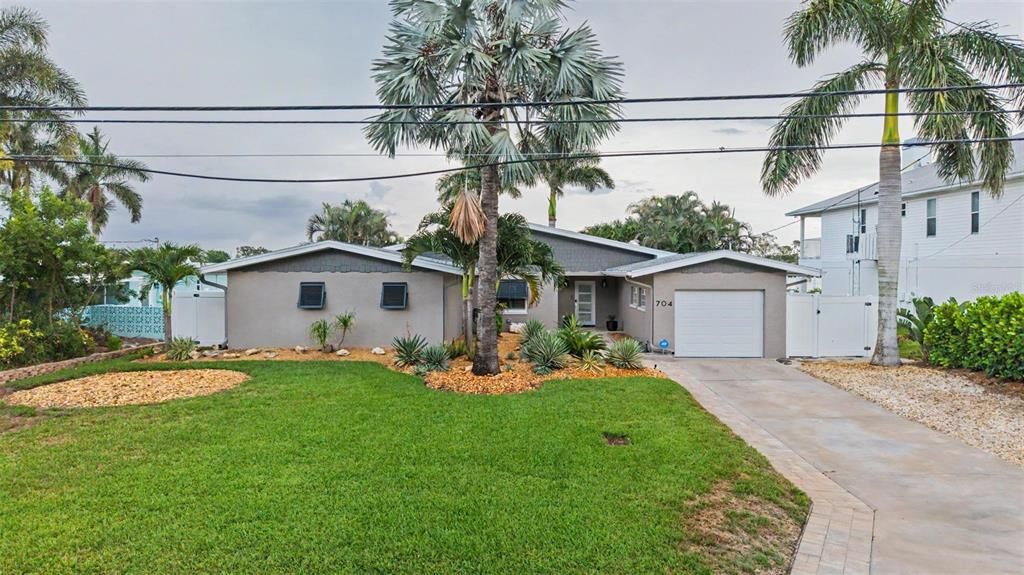 For Sale: $1,399,000 (3 beds, 2 baths, 2299 Square Feet)