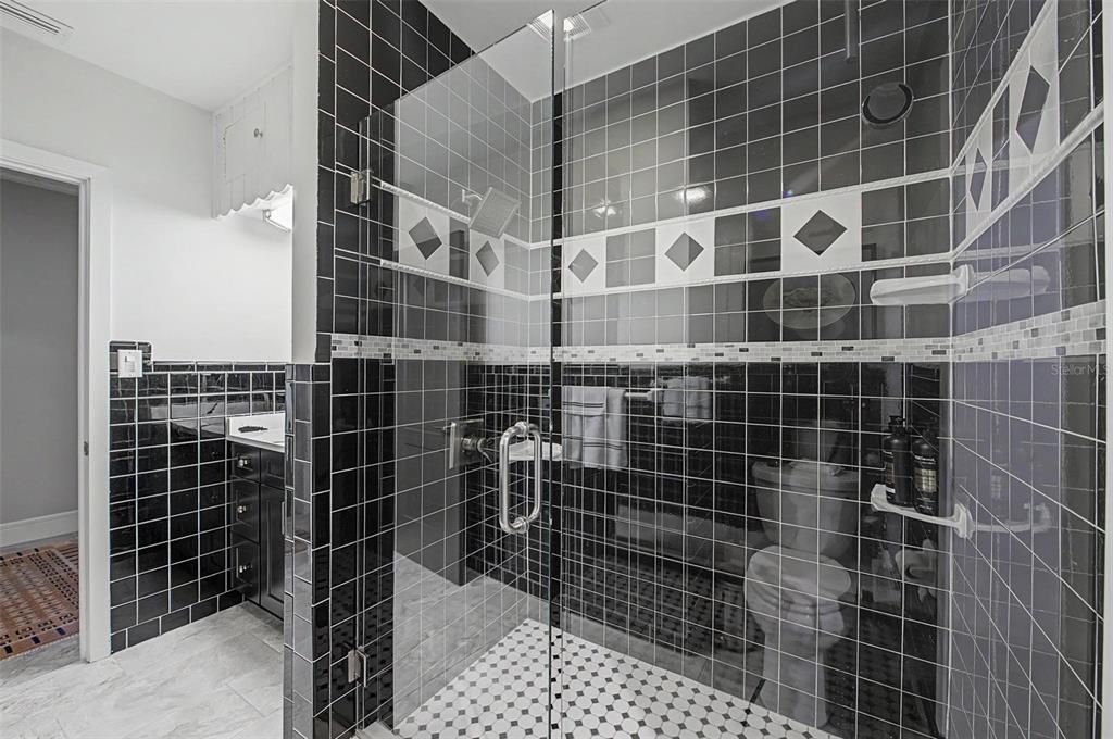 For Sale: $1,399,000 (3 beds, 2 baths, 2299 Square Feet)