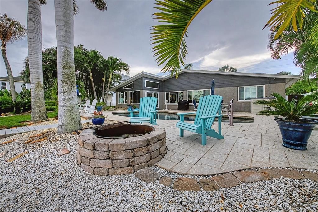 For Sale: $1,399,000 (3 beds, 2 baths, 2299 Square Feet)