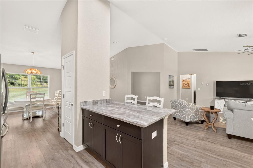 En Venta: $569,999 (3 camas, 2 baños, 1760 Pies cuadrados)