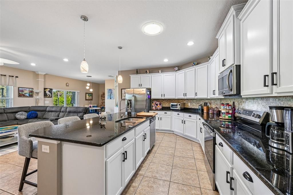 Active With Contract: $525,000 (3 beds, 2 baths, 2504 Square Feet)