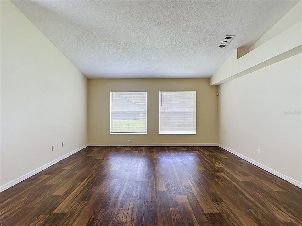 En Venta: $380,000 (4 camas, 2 baños, 2383 Pies cuadrados)