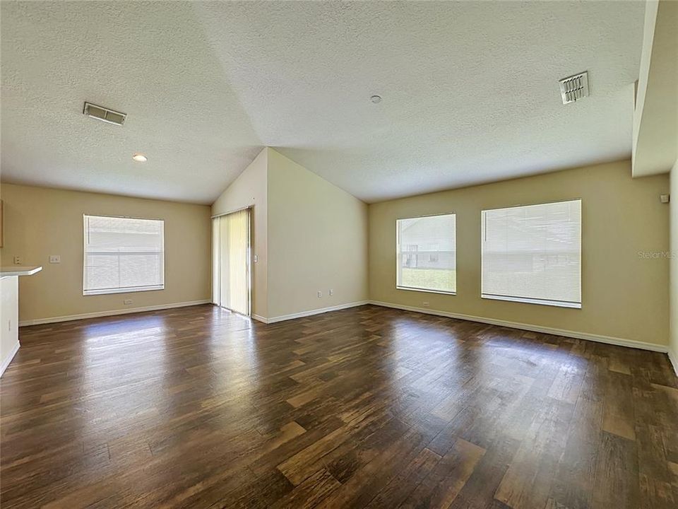 En Venta: $380,000 (4 camas, 2 baños, 2383 Pies cuadrados)