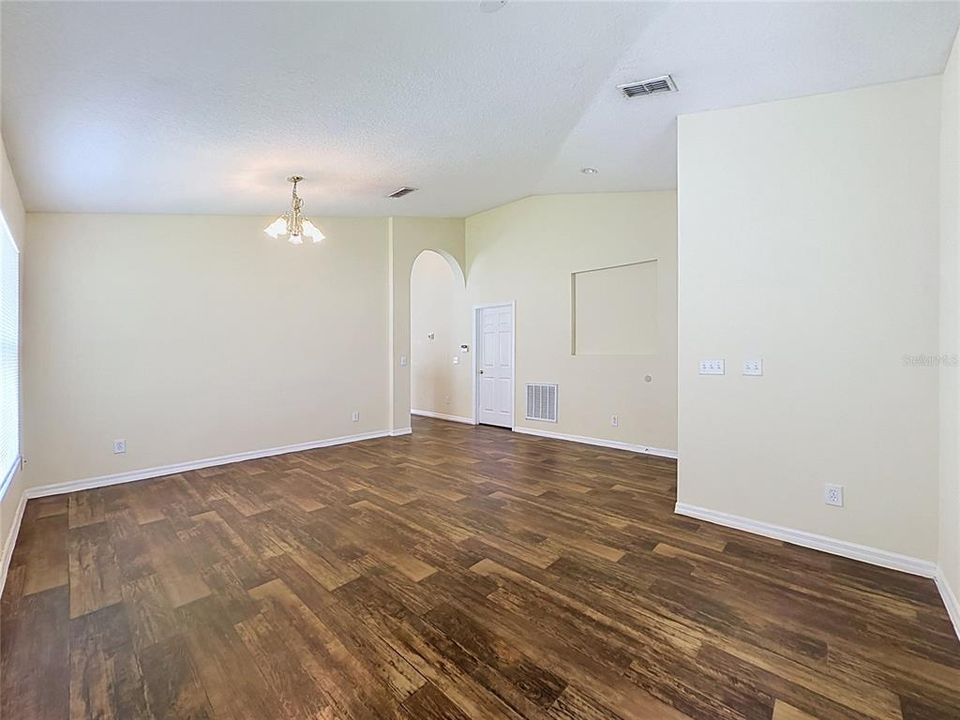 En Venta: $380,000 (4 camas, 2 baños, 2383 Pies cuadrados)