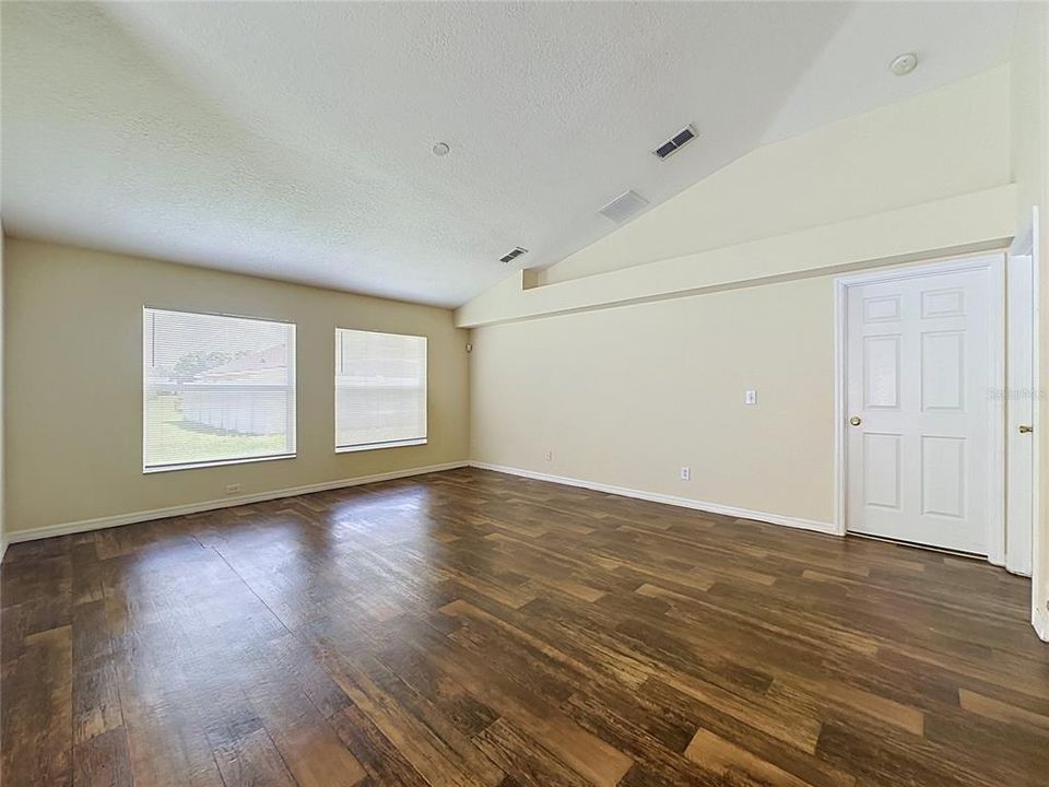 En Venta: $380,000 (4 camas, 2 baños, 2383 Pies cuadrados)