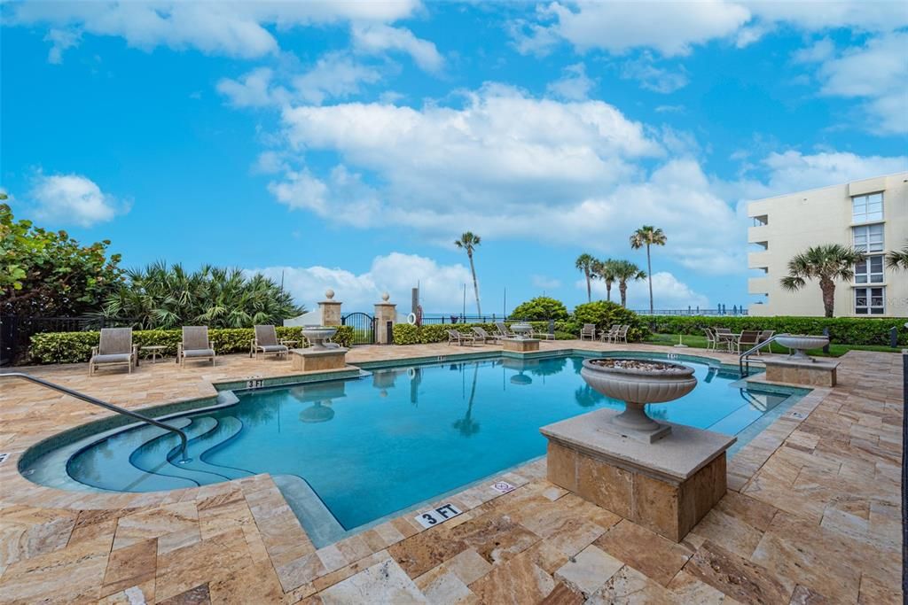 En Venta: $3,550,000 (3 camas, 4 baños, 3945 Pies cuadrados)
