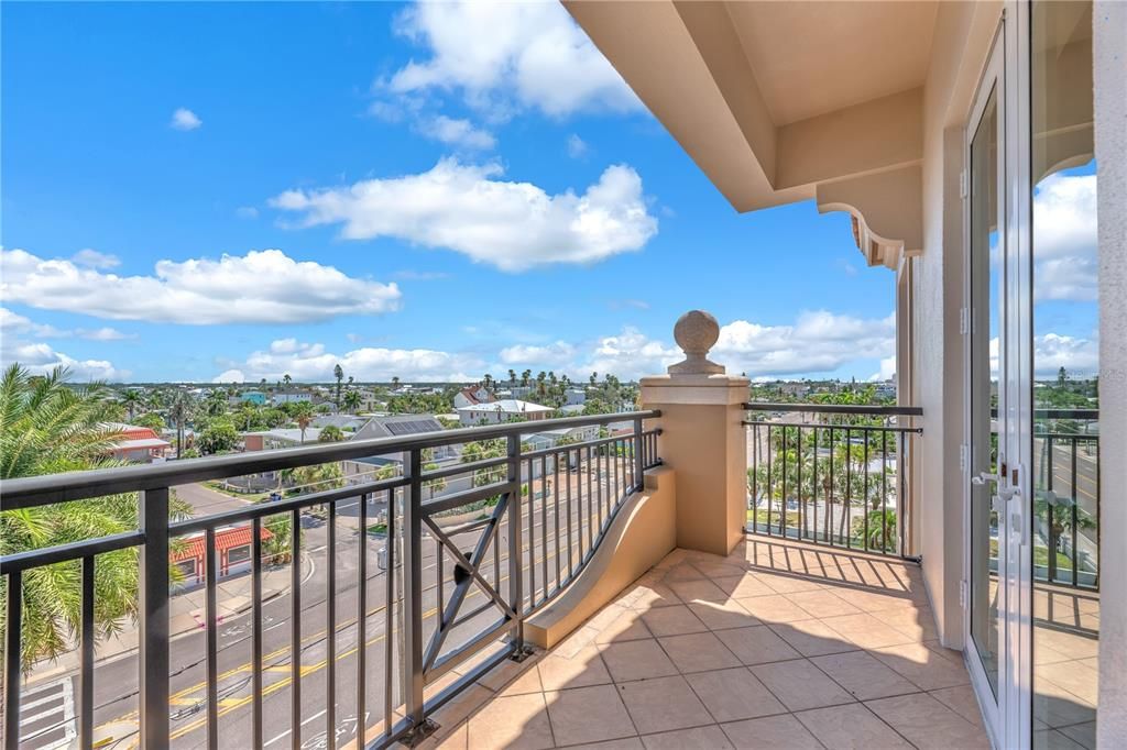 En Venta: $3,550,000 (3 camas, 4 baños, 3945 Pies cuadrados)