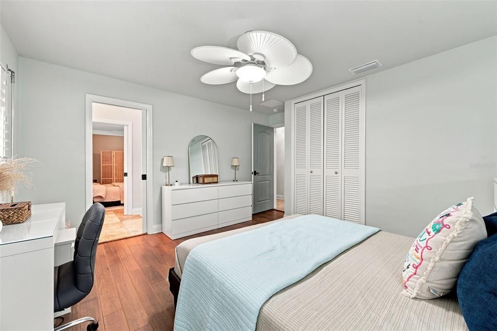 En Venta: $1,295,000 (4 camas, 3 baños, 2566 Pies cuadrados)