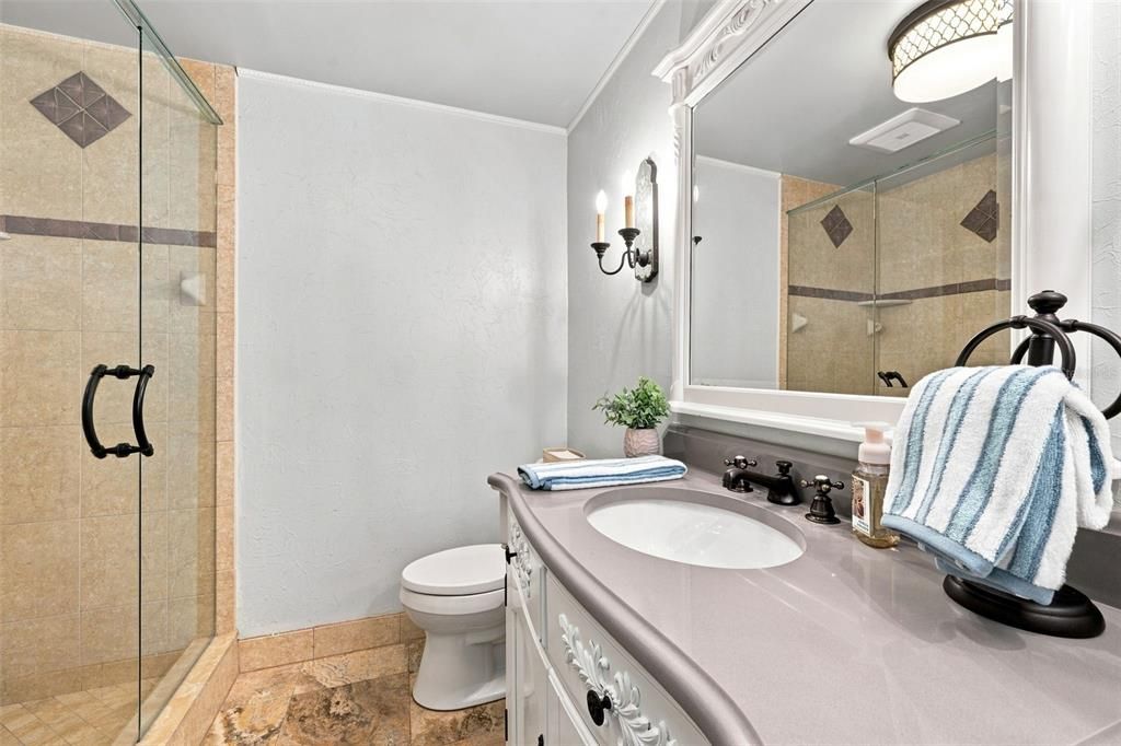 En Venta: $1,295,000 (4 camas, 3 baños, 2566 Pies cuadrados)