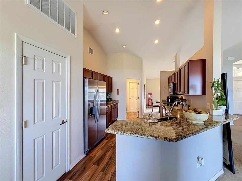 En Venta: $298,900 (4 camas, 2 baños, 1835 Pies cuadrados)