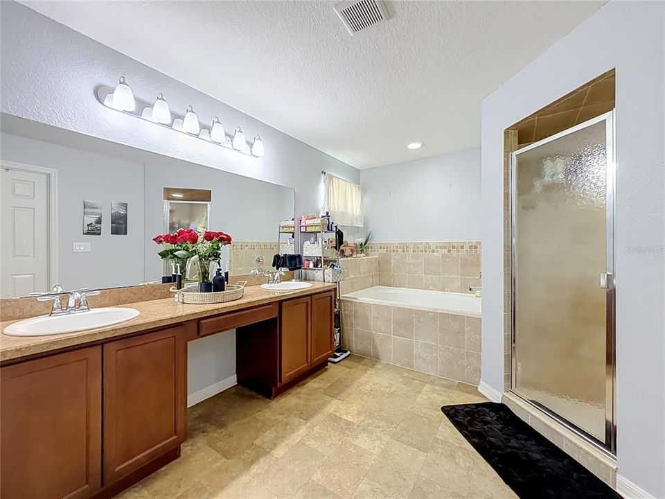 En Venta: $298,900 (4 camas, 2 baños, 1835 Pies cuadrados)