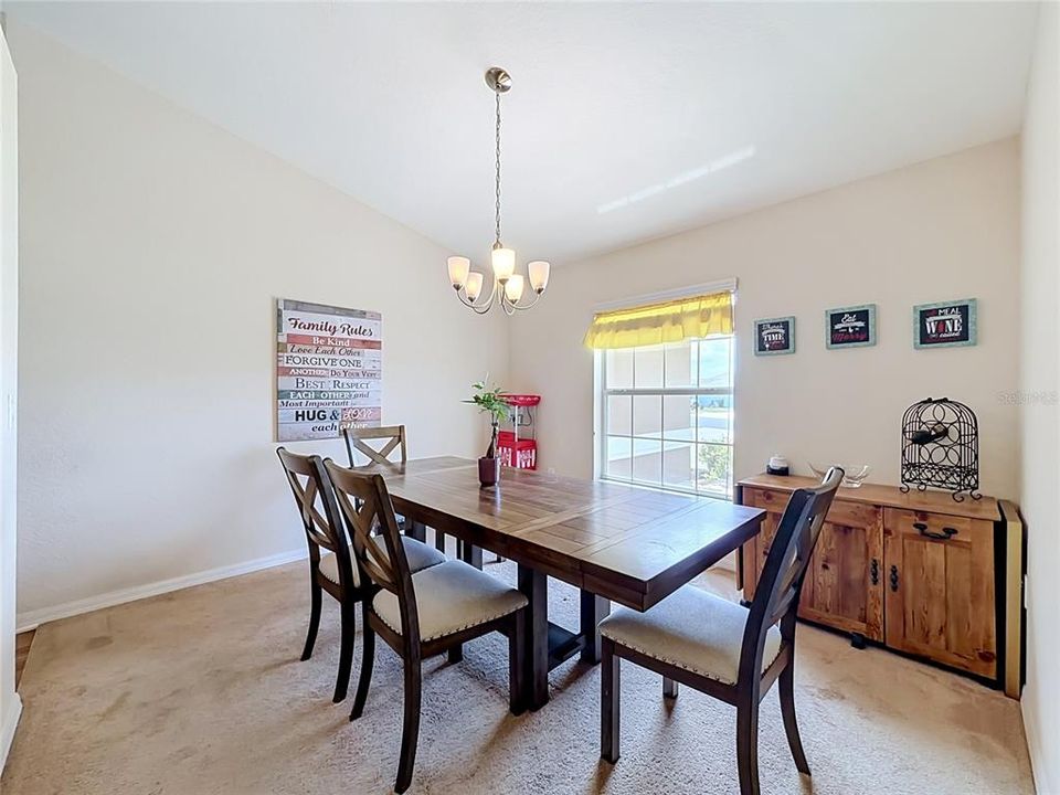 En Venta: $298,900 (4 camas, 2 baños, 1835 Pies cuadrados)
