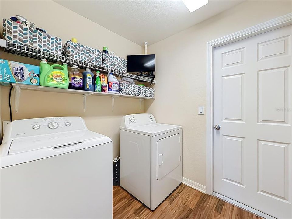 En Venta: $298,900 (4 camas, 2 baños, 1835 Pies cuadrados)