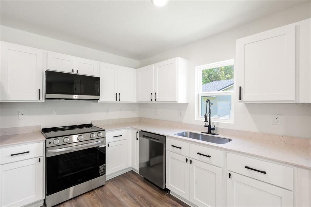For Rent: $1,695 (3 beds, 2 baths, 1259 Square Feet)