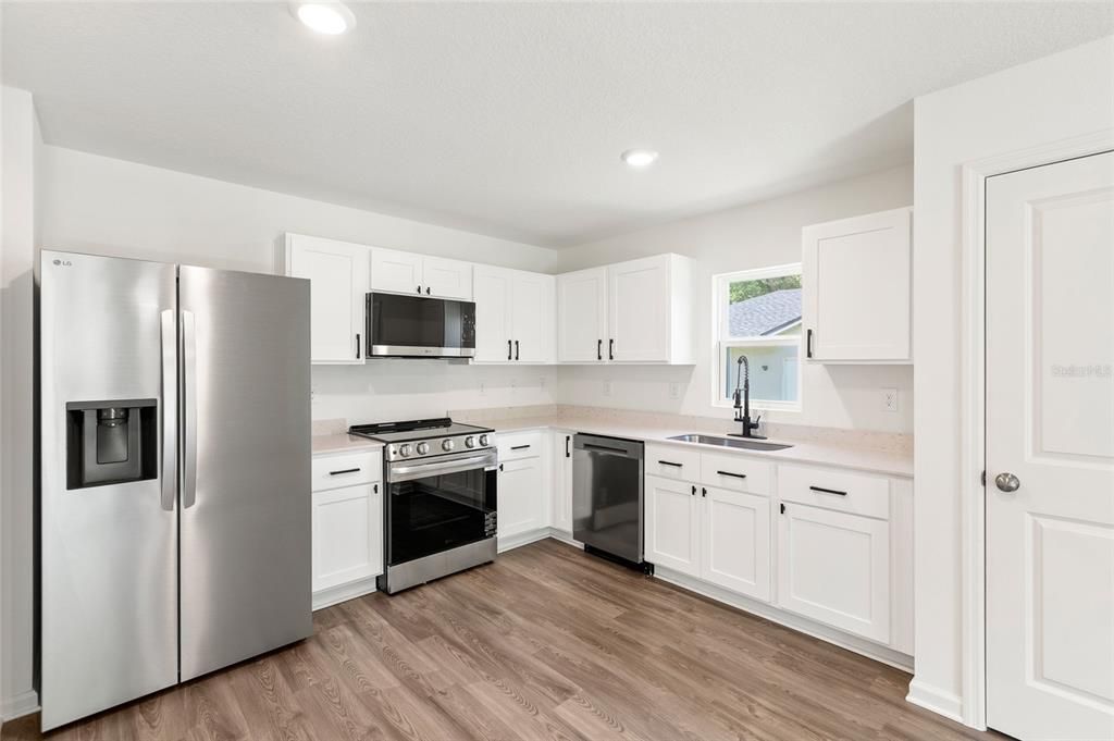 For Rent: $1,695 (3 beds, 2 baths, 1259 Square Feet)