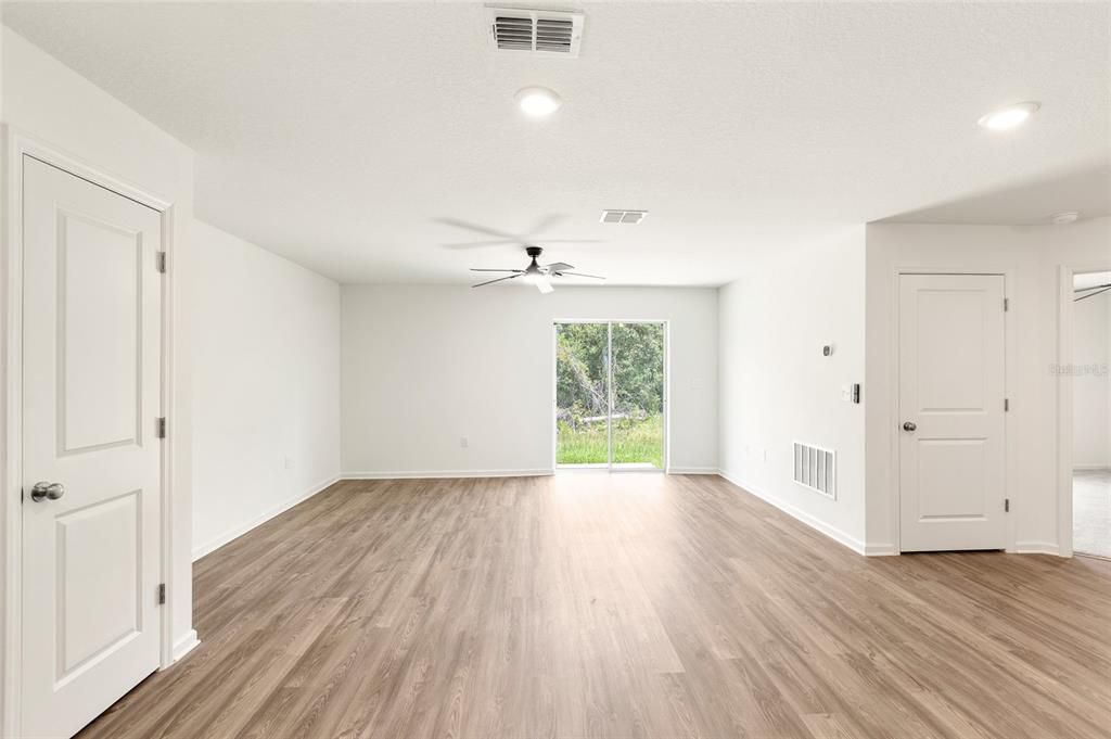 For Rent: $1,695 (3 beds, 2 baths, 1259 Square Feet)