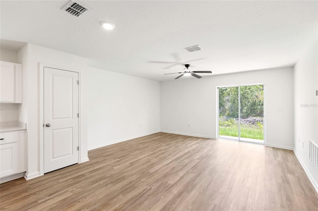 For Rent: $1,695 (3 beds, 2 baths, 1259 Square Feet)