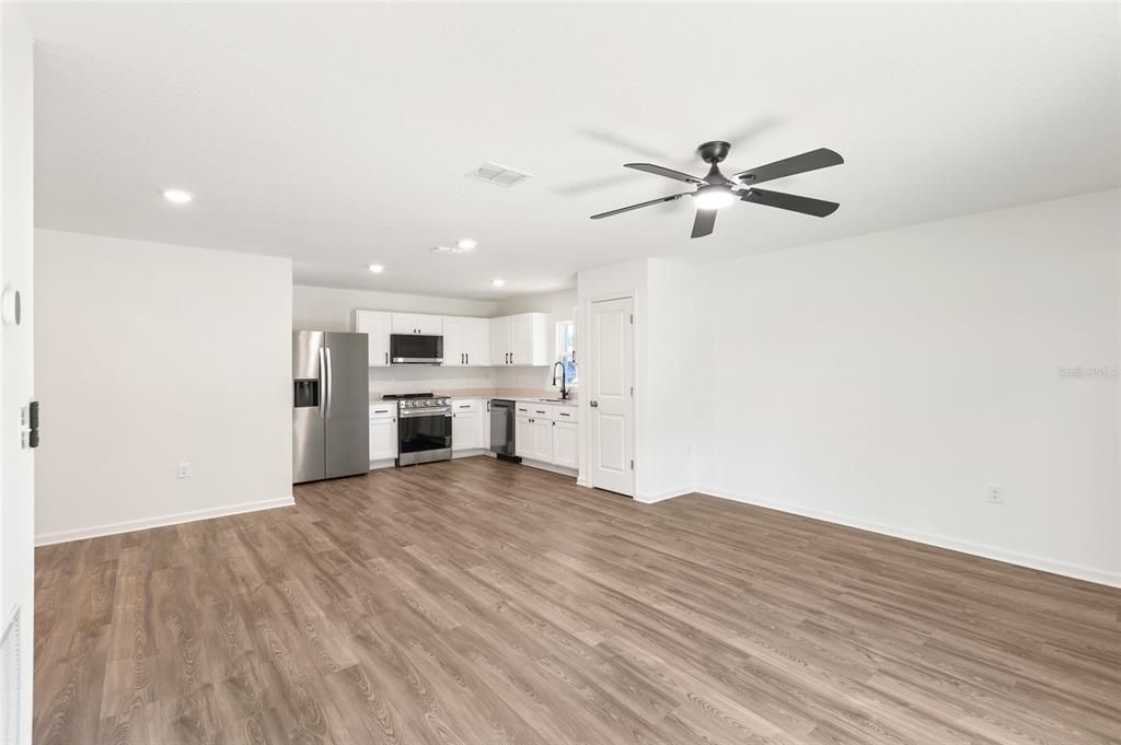 For Rent: $1,695 (3 beds, 2 baths, 1259 Square Feet)