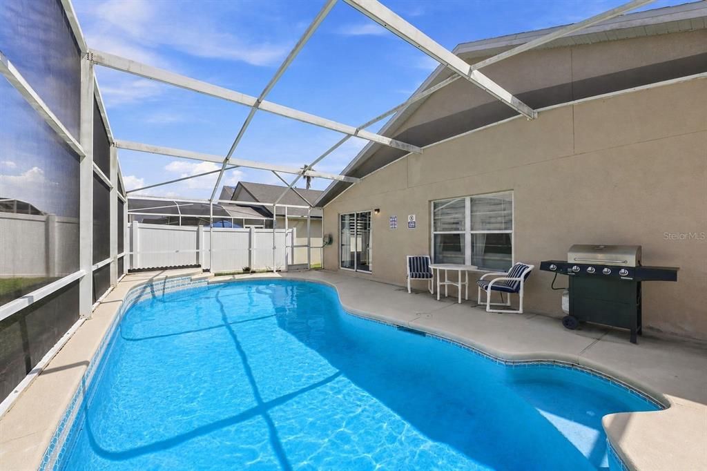 For Sale: $370,000 (4 beds, 2 baths, 1672 Square Feet)
