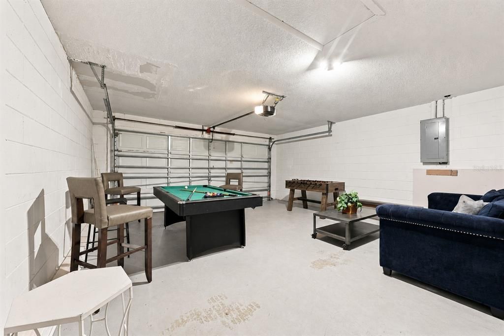 For Sale: $370,000 (4 beds, 2 baths, 1672 Square Feet)