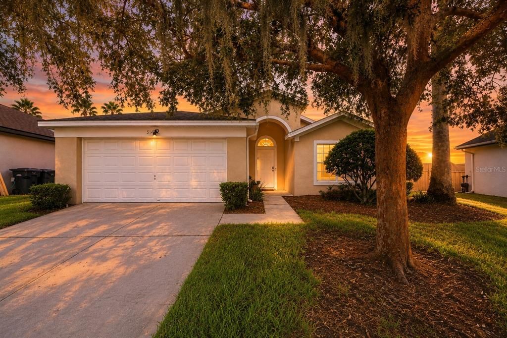 For Sale: $370,000 (4 beds, 2 baths, 1672 Square Feet)