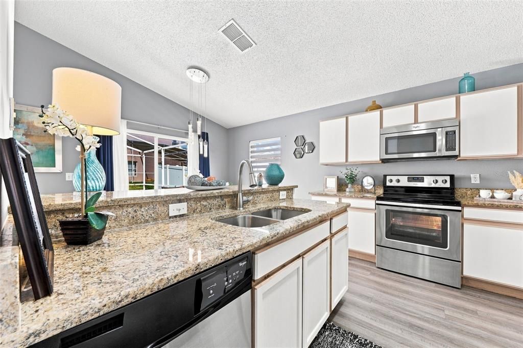 For Sale: $370,000 (4 beds, 2 baths, 1672 Square Feet)