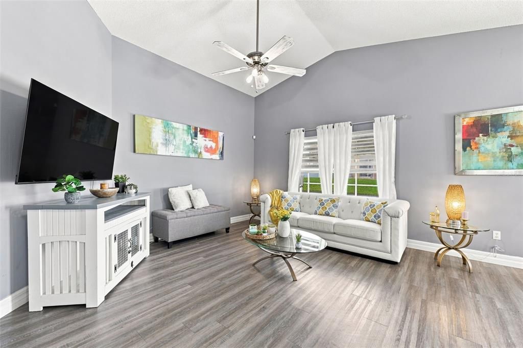 For Sale: $370,000 (4 beds, 2 baths, 1672 Square Feet)