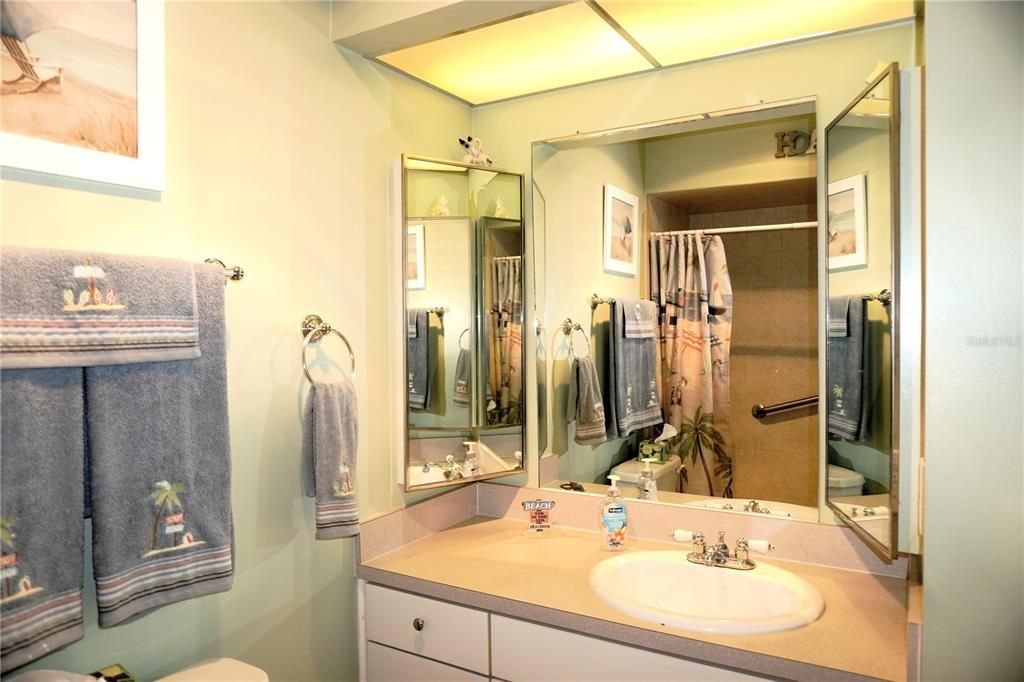 For Rent: $1,350 (2 beds, 1 baths, 825 Square Feet)